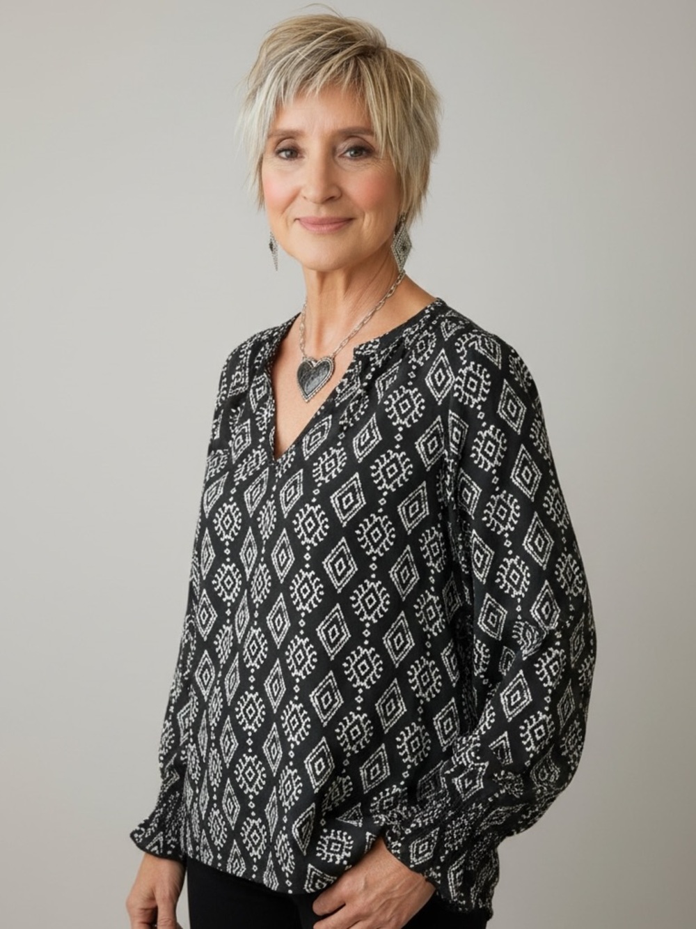 Roper Western Women’s Blouse Smocked Detailing Black White Diamond Print